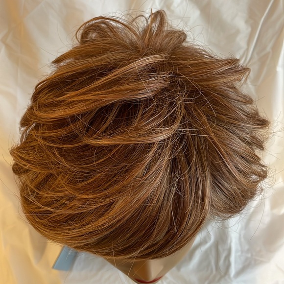 Raquel Welch On Your Game Wig NWT - Picture 4 of 16